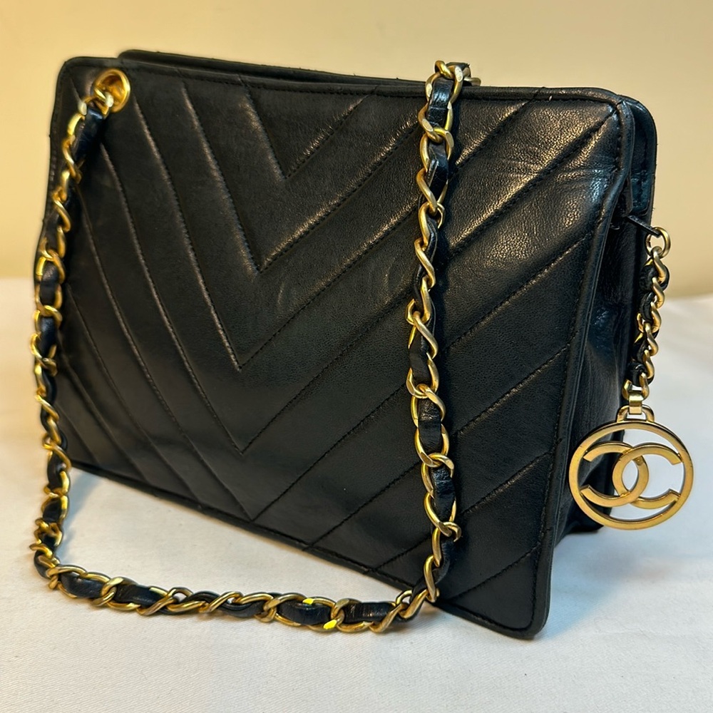 CHANEL Chevron Lambskin V Stitch Black 24K Goldplated Hardware, Serial 1 1989-91
